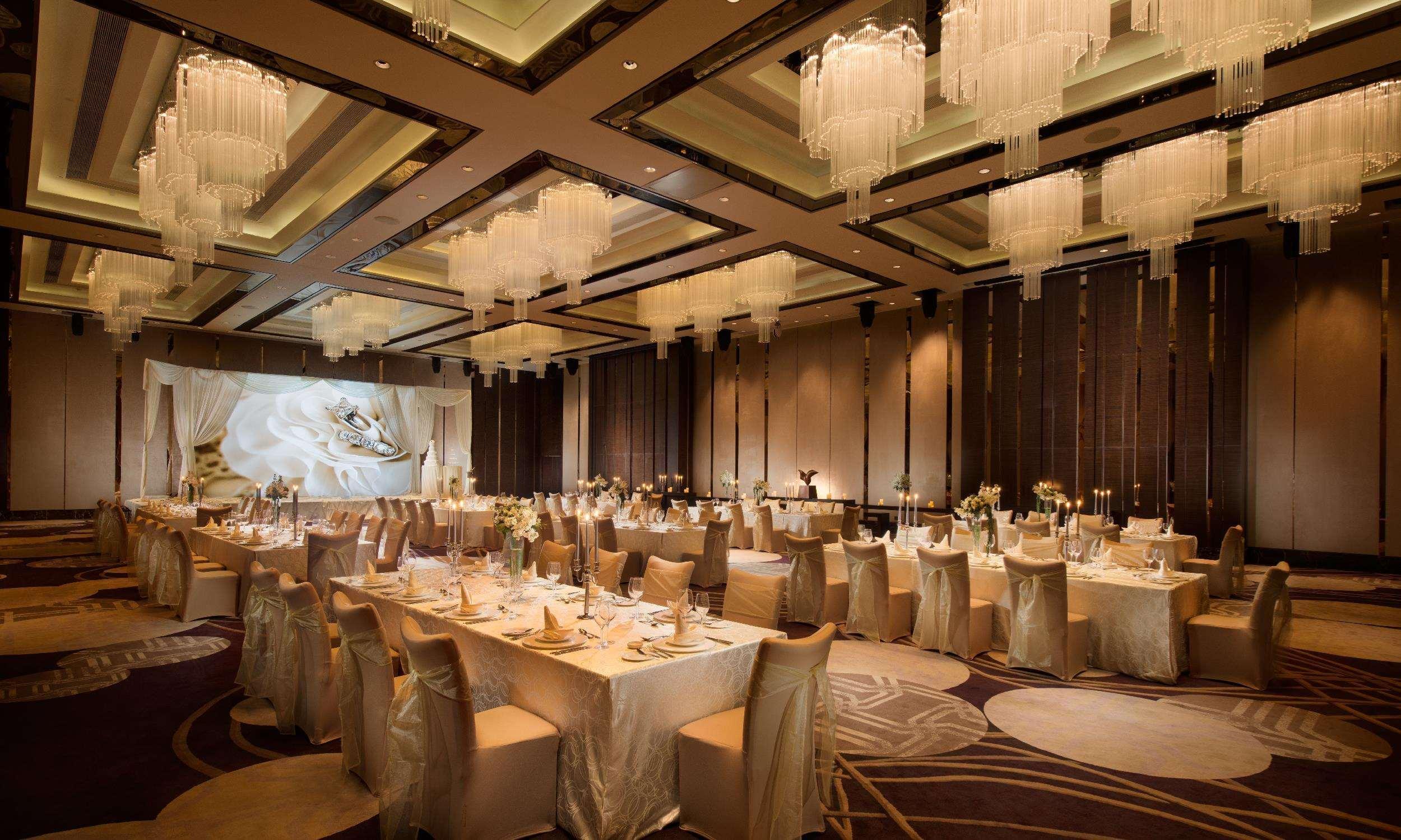 Hilton Shenzhen Futian: Metro-Adjacent, Convention Center Proximity Hotel Exterior photo