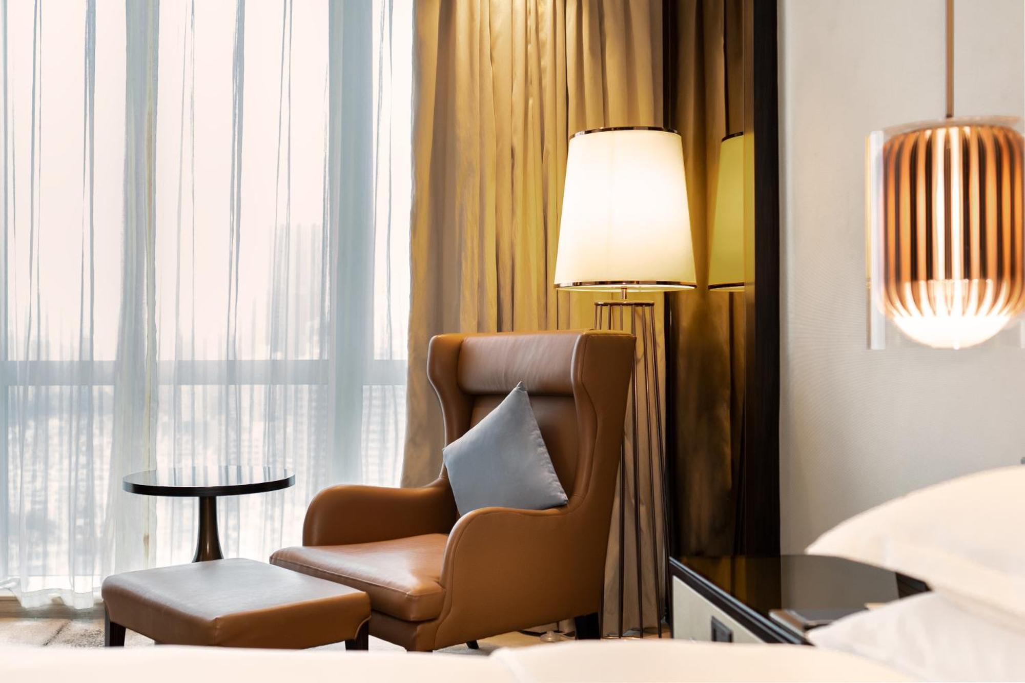 Hilton Shenzhen Futian: Metro-Adjacent, Convention Center Proximity Hotel Exterior photo