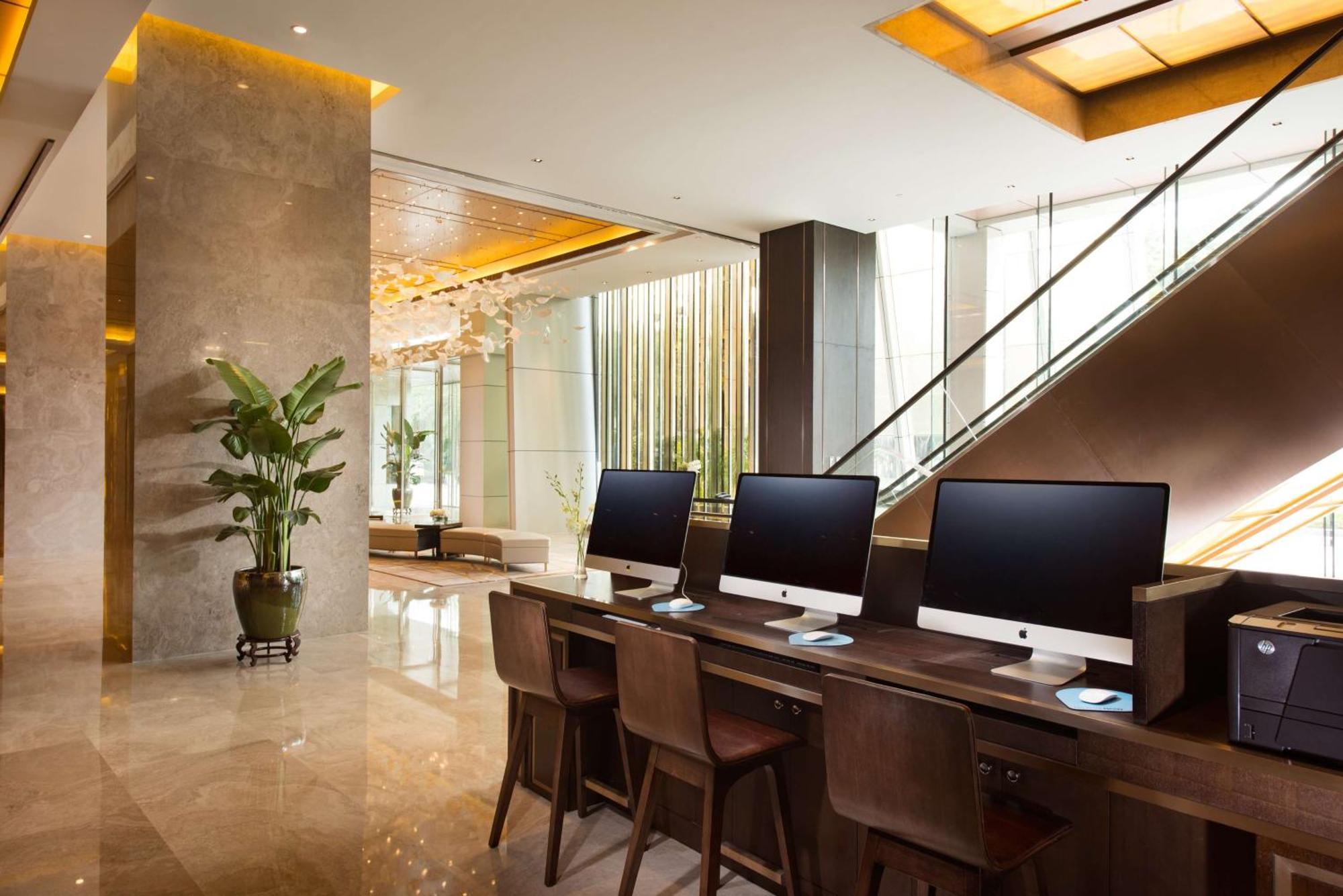 Hilton Shenzhen Futian: Metro-Adjacent, Convention Center Proximity Hotel Exterior photo