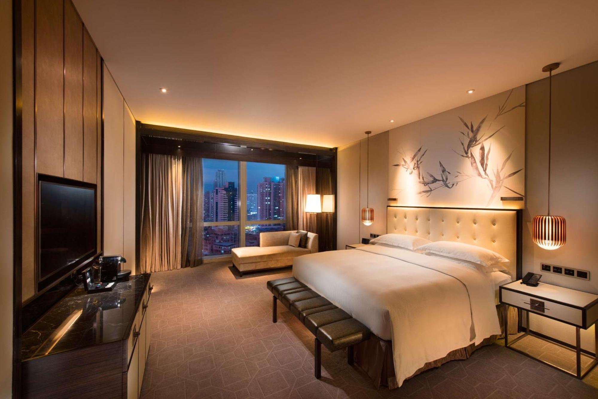 Hilton Shenzhen Futian: Metro-Adjacent, Convention Center Proximity Hotel Exterior photo