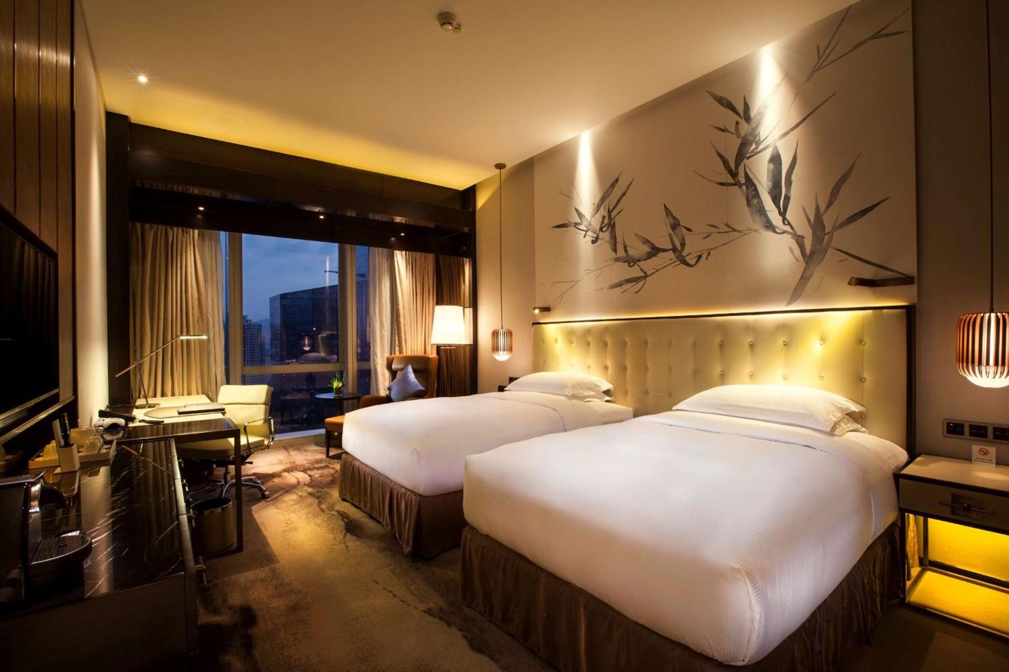 Hilton Shenzhen Futian: Metro-Adjacent, Convention Center Proximity Hotel Exterior photo
