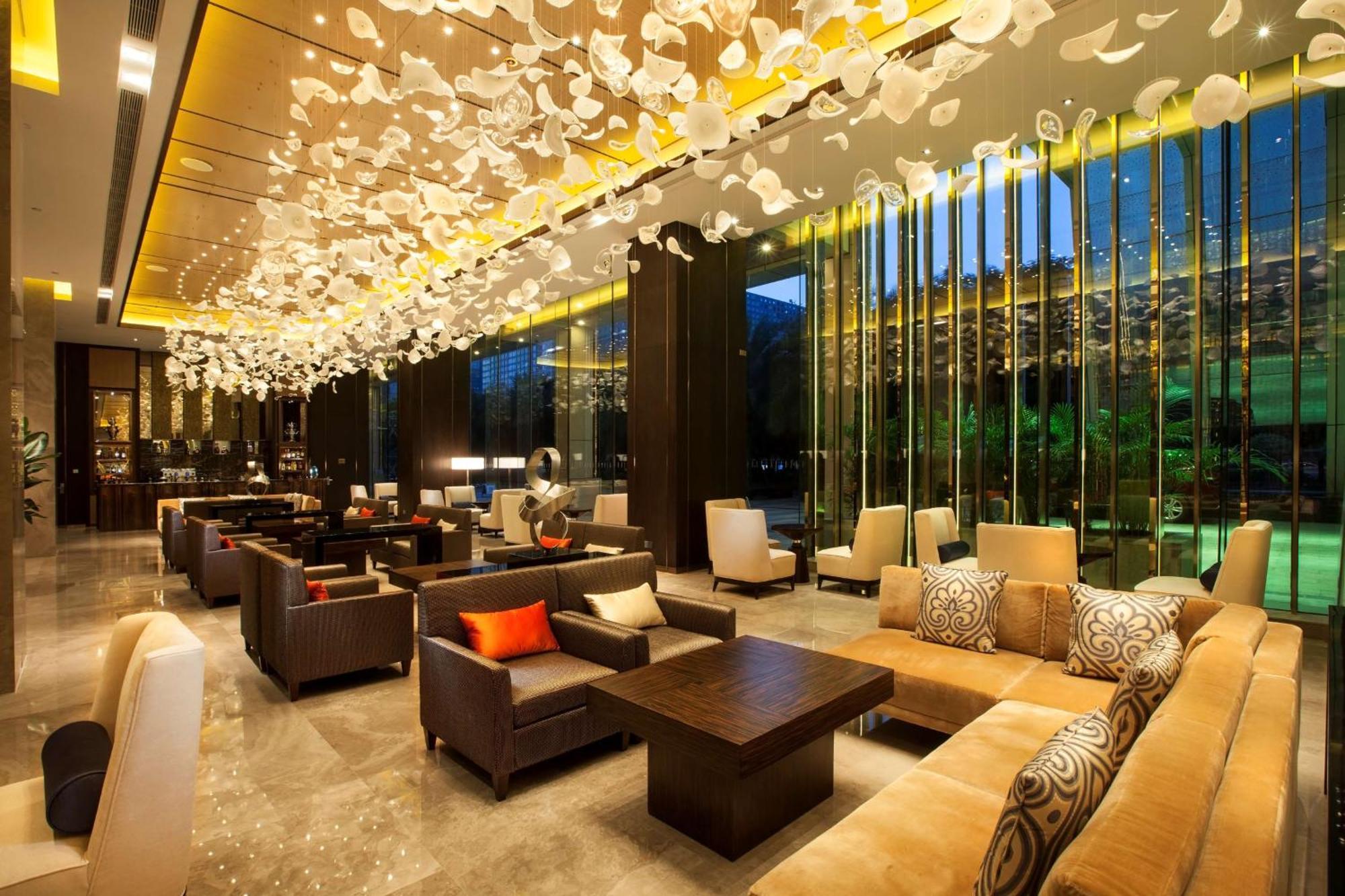 Hilton Shenzhen Futian: Metro-Adjacent, Convention Center Proximity Hotel Exterior photo