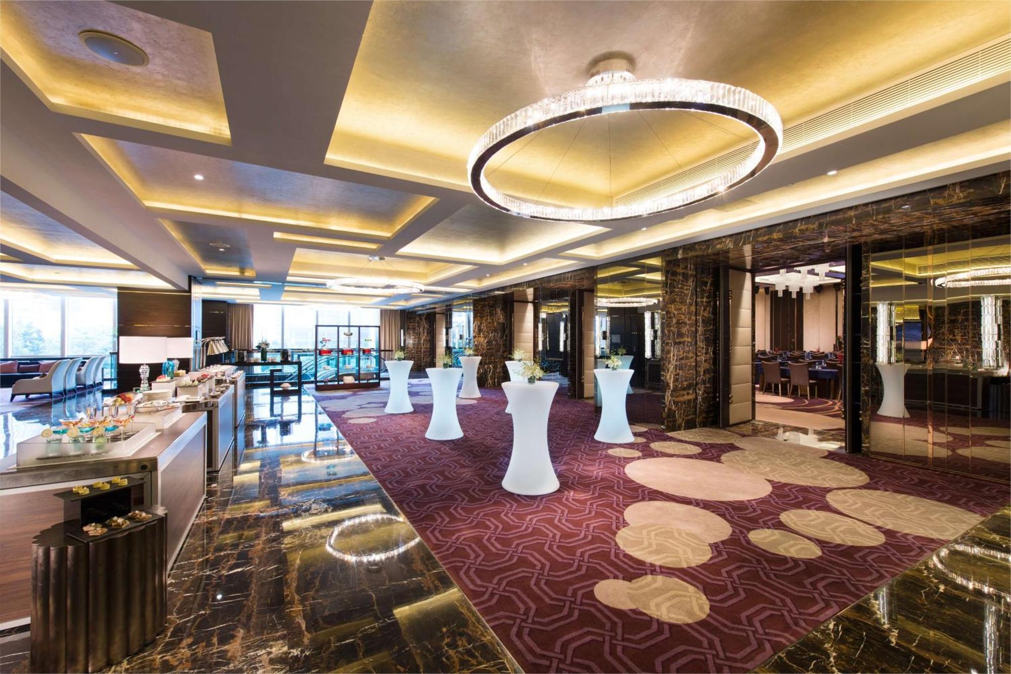 Hilton Shenzhen Futian: Metro-Adjacent, Convention Center Proximity Hotel Exterior photo
