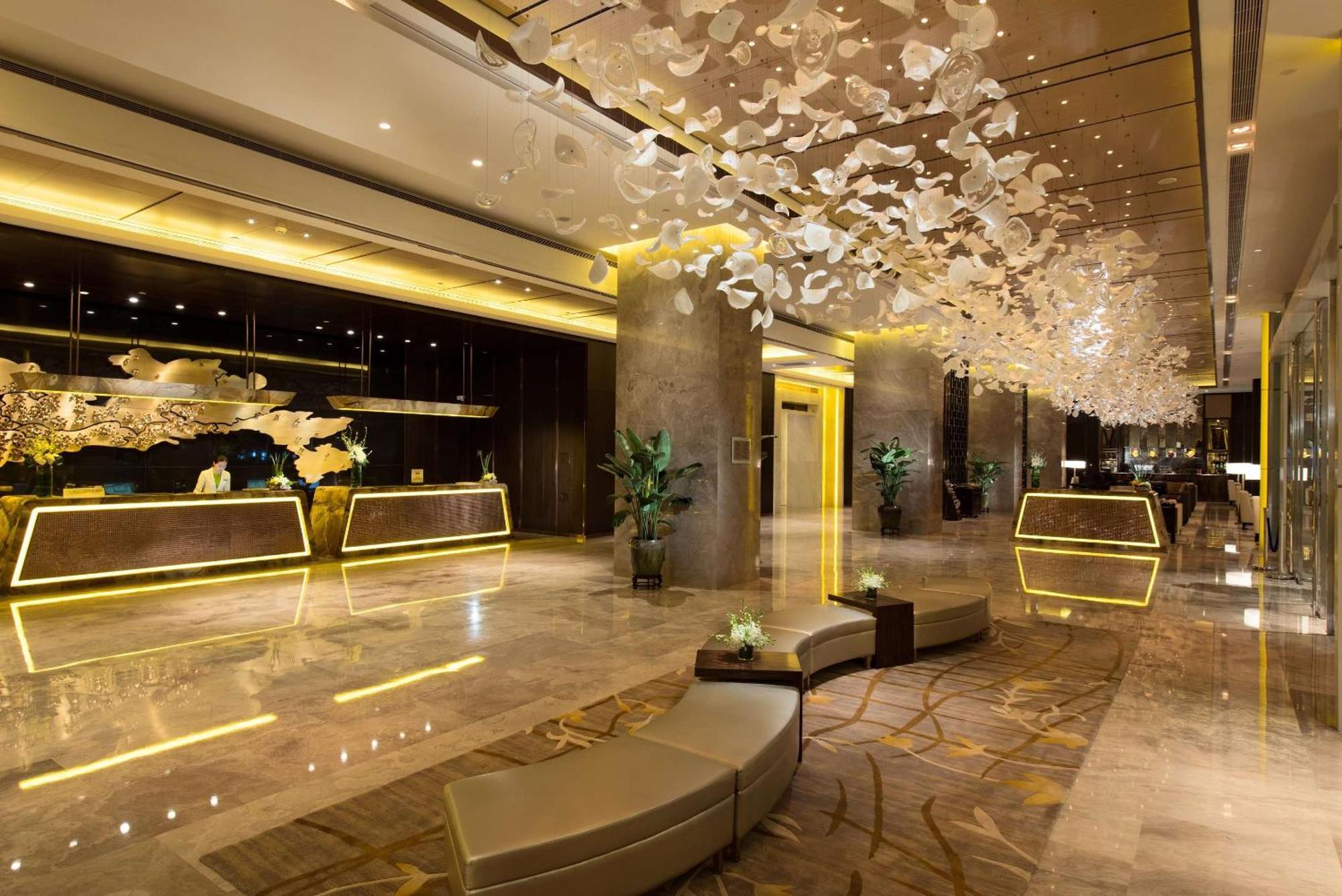 Hilton Shenzhen Futian: Metro-Adjacent, Convention Center Proximity Hotel Exterior photo